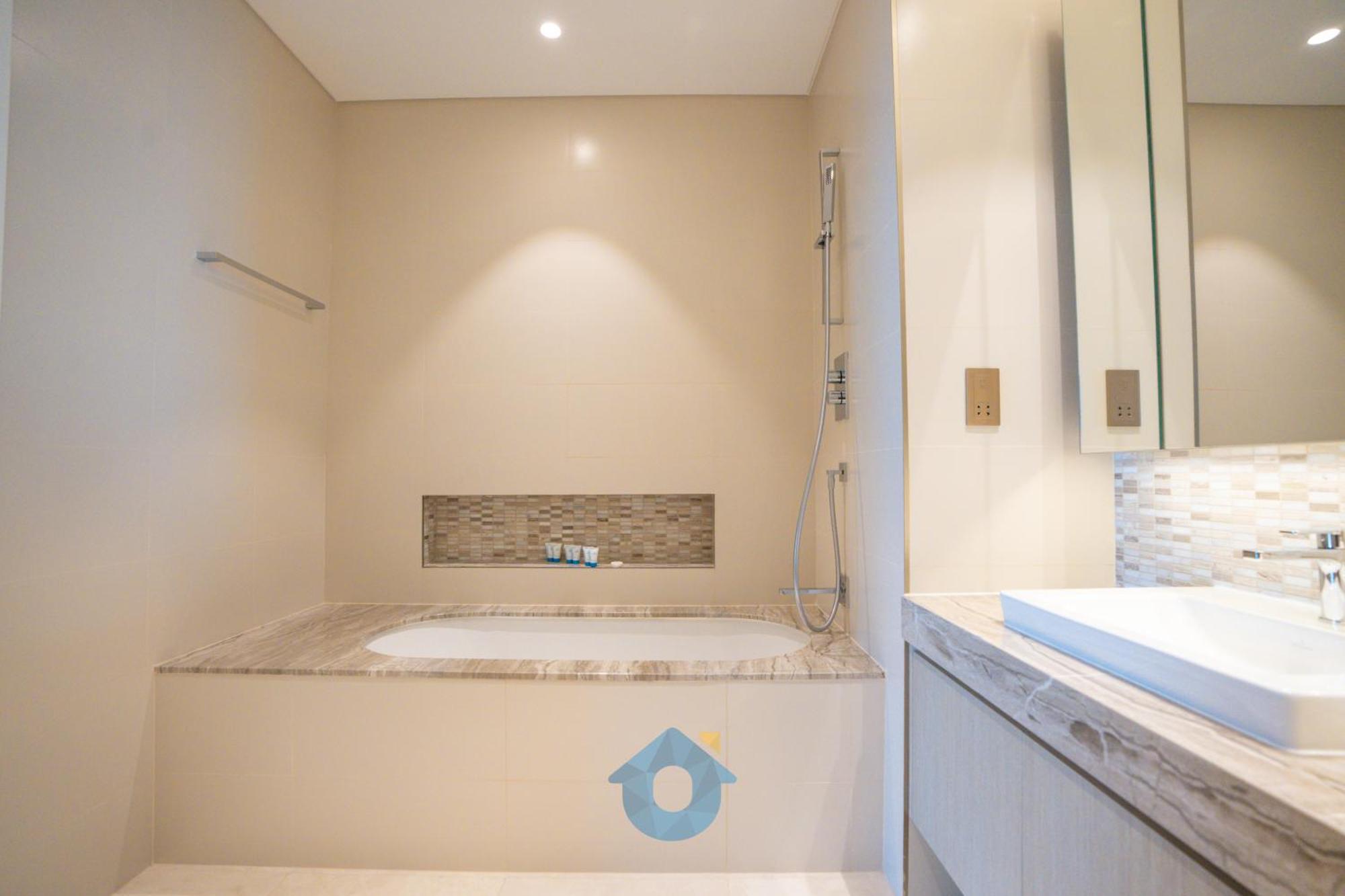 Apartment Like - 6203 Luxury & Serenity 2-bhk Penthouse With Breathtaking Views *
